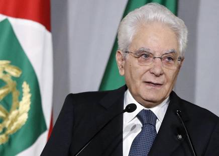 Risultati immagini per immagine di sergio mattarella