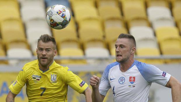 Skriniar against Yarmolenko in Ukraine-Slovakia. ap Skriniar against Yarmolenko in Ukraine-Slovakia. ap