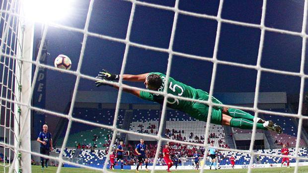 Pierluigi Gollini in action. Pierluigi Gollini in action.