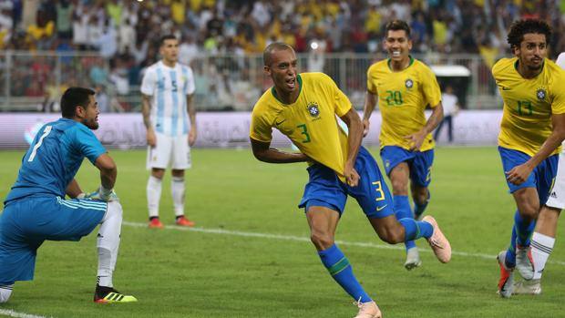 I wash my clothes Yellowish Fancy Brasile-Argentina 1-0, la decide l'interista Miranda