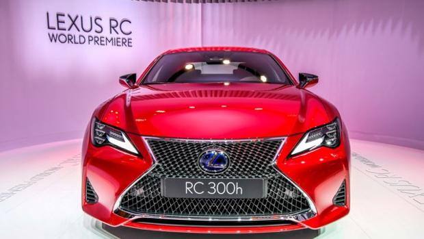 Il restyling parigino della Lexus RC Coupé Il restyling parigino della Lexus RC Coupé