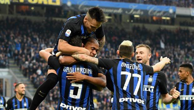 I nerazzurri festeggiano il terzo gol di Gagliardini. Getty