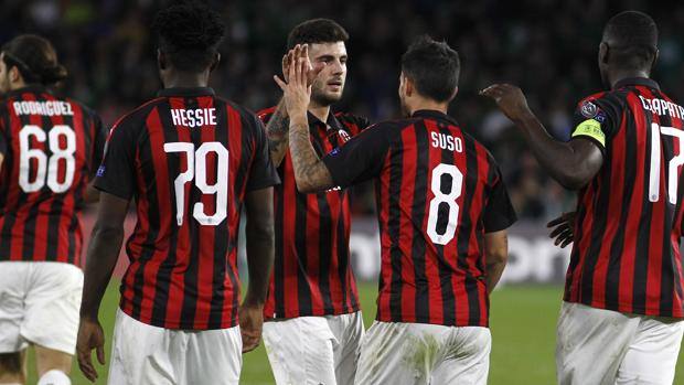 I rossoneri dopo il gol di Suso nella ripresa. Ap I rossoneri dopo il gol di Suso nella ripresa. Ap