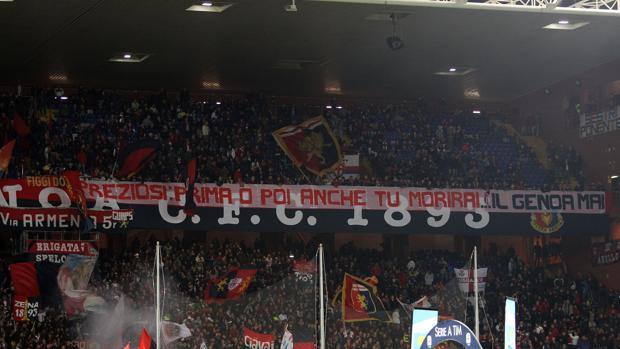 Lo striscione in gradinata Nord. LaPresse