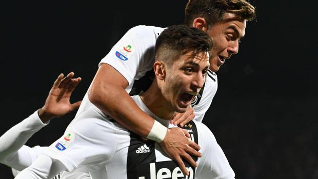 L'esultanza di Bentancur e Dybala per il gol dell'1-0. Ansa L'esultanza di Bentancur e Dybala per il gol dell'1-0. Ansa