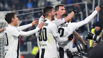 La festa dei giocatori della Juve. Ansa La festa dei giocatori della Juve. Ansa