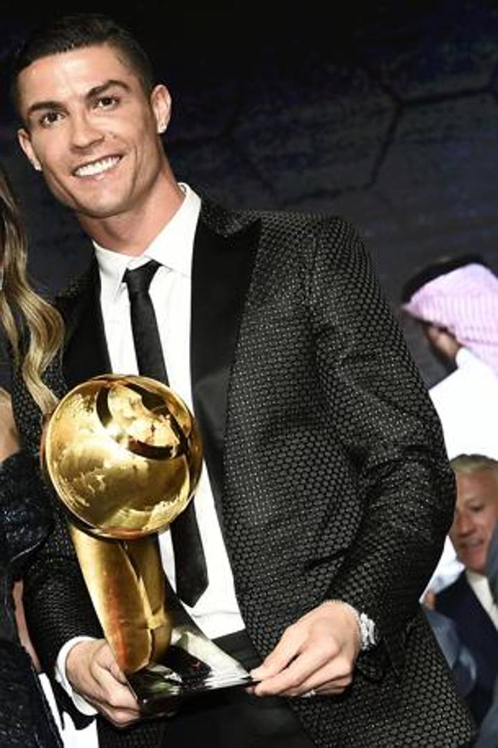  Dubai, Cristiano Ronaldo premiato come miglior giocatore dell'anno, LaPresse  
