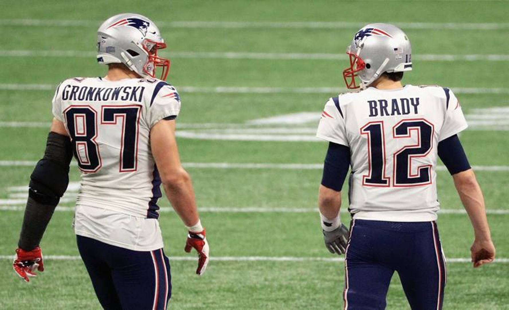  Rob Gronkowski e Tom Brady, protagonisti della seratadi Atlanta conclusa col trionfo 13-3 dei Patriots contro i Los Angeles Rams. Afp  