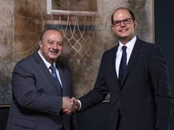 Da sinistra: il presidente della Fiba  Horacio Muratore e il nuovo  Segretario Generale Andreas Zagklis 
