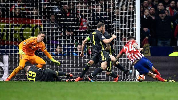 Il gol di Gimenez per l'1-0. Afp Il gol di Gimenez per l'1-0. Afp