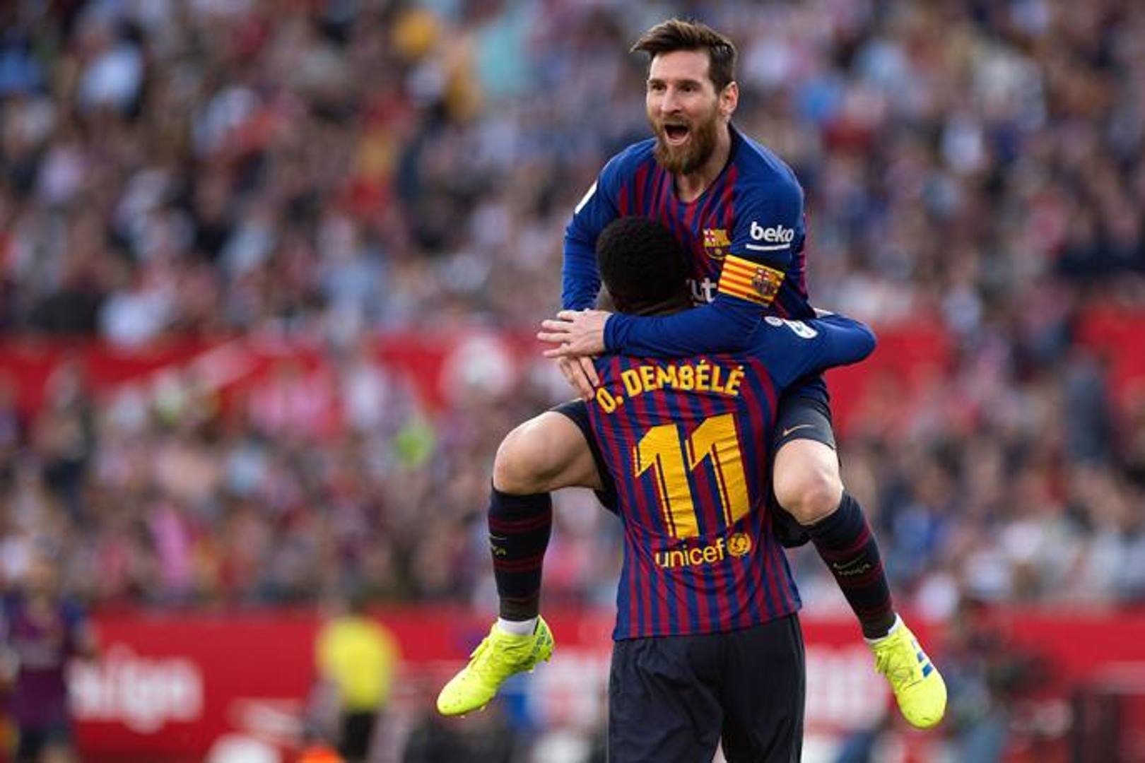  Due volte sotto, due volte pari. E la firma dell'"aggiustatore" era sempre quella di Leo Messi. Una partita da non dimenticare quella che ha visto il Barcellona battere 4-2 il Siviglia, soprattutto per il suo protagonista principale, la Pulce appunto, che ha siglato 3 gol su 4 e servito quello finale a Suarez. (Afp)  