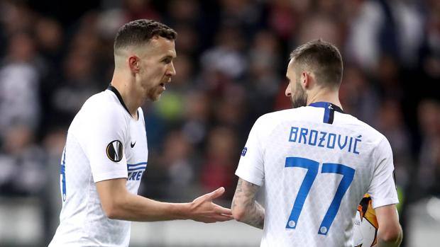 Ivan Perisic e Marcelo Brozovic prima del rigore sbagliato dal secondo. Getty Ivan Perisic e Marcelo Brozovic prima del rigore sbagliato dal secondo. Getty