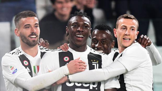 Spinazzola, Matuidi e Bernardeschi festeggiano Kean dopo il gol che ha sbloccato l'incontro. Afp Spinazzola, Matuidi e Bernardeschi festeggiano Kean dopo il gol che ha sbloccato l'incontro. Afp