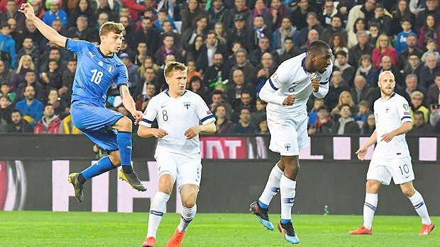 Il gran tiro di Barella che sblocca il match. Afp Il gran tiro di Barella che sblocca il match. Afp