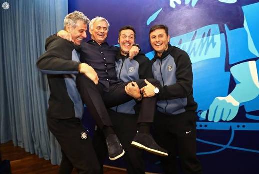 JosÃ© Mourinho, 56 anni, inseme a Toldo, Julio Cesar e Javier Zanetti. Fc Inter