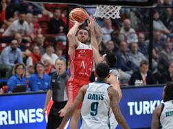 Mike James, 29 punti. Ciamcast