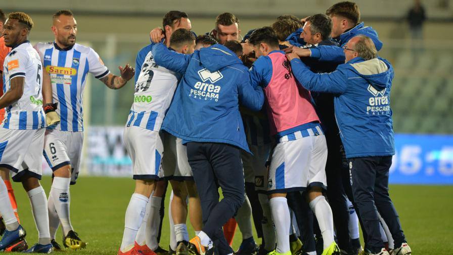 Serie B: doppio La Mantia, Lecce in vetta. Al Pescara il ...