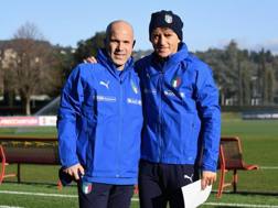 Gigi Di Biagio e Roberto Mancini a Coverciano. Getty