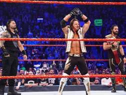 AJ Styles con Seth Rollins e Roman Reigns
