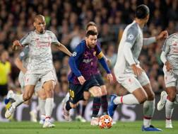 Lionel Messi in azione contro il Liverpool nella semifinale di andata di Champions League. Getty