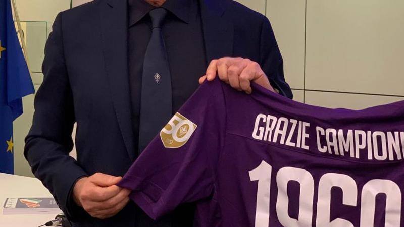 Fiorentina Contro Il Milan Maglia Celebrativa Per Il Secondo Scudetto