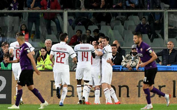 L'esultanza del Milan dopo il gol di Calhanoglu. Ansa 
