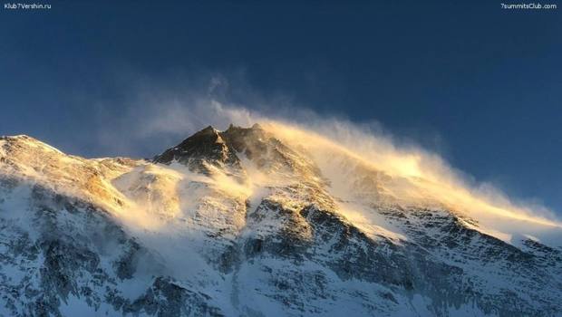 Veduta dell'Everest spazzato dal vento 