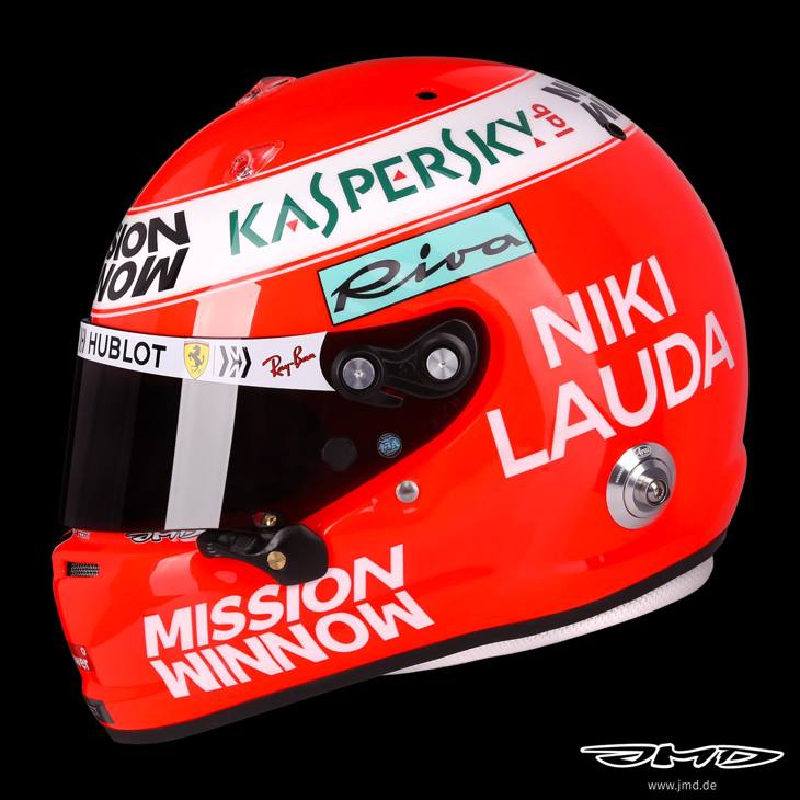  Il casco di Sebastian Vettel replica quello arancione di Niki Lauda  