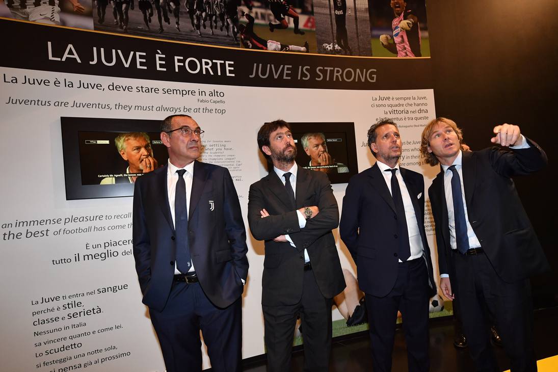 La visita di Sarri con Agnelli, Paratici e Nedved all'interno del museo dell'Allianz Stadium. GETTY IMAGES