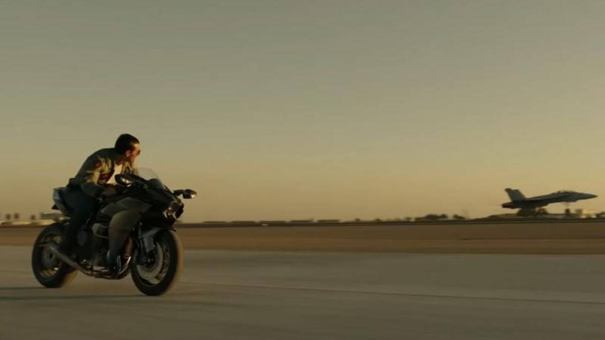  Maverick in sella Tom Cruise su una Ninja H2 nel sequel 
