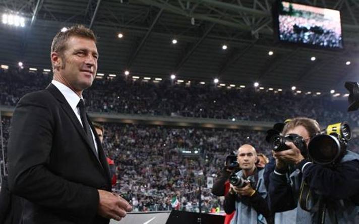 Massimo Carrera in panchina al posto di Conte a inizio 2012-13. Lapresse