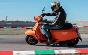 La Prova Ksr All Attacco Con Brixton Malaguti Lambretta E Niu La Gazzetta Dello Sport