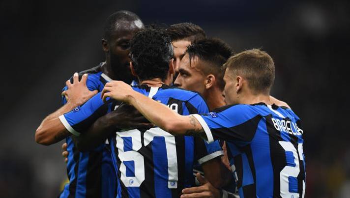 Abbraccio di gruppo tutto nerazzurro. Getty