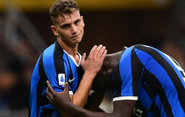 Lukaku con Esposito. Afp Lukaku con Esposito. Afp