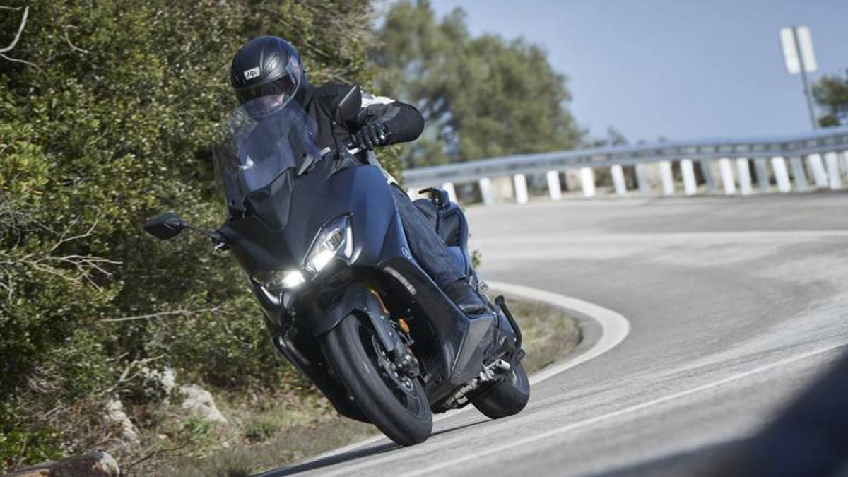 La prova e il prezzo del nuovo Yamaha TMax ecco come va La Gazzetta