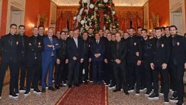 Berlusconi Fa Festa Con Il Monza Sotto L Albero Si Sogna La Serie B La Gazzetta Dello Sport