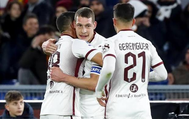 Belotti festeggia coi compagni. Ansa Belotti festeggia coi compagni. Ansa