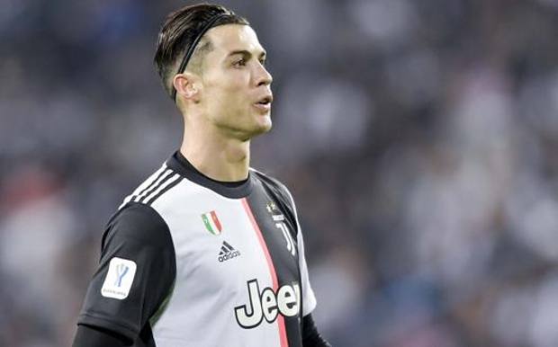 Il codino di cristiano ronaldo: cr7 cambia look così Il codino di Cristiano Ronaldo: CR7 cambia look così - La Gazzetta