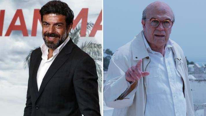 Pierfrancesco Favino, 50 anni, e a destra nella trasformazione in Craxi per il film "Hammamet"