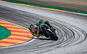 Marquez Si Da Alla Pittura Dipinge Un Quadro Facendo Un Burnout La Gazzetta Dello Sport