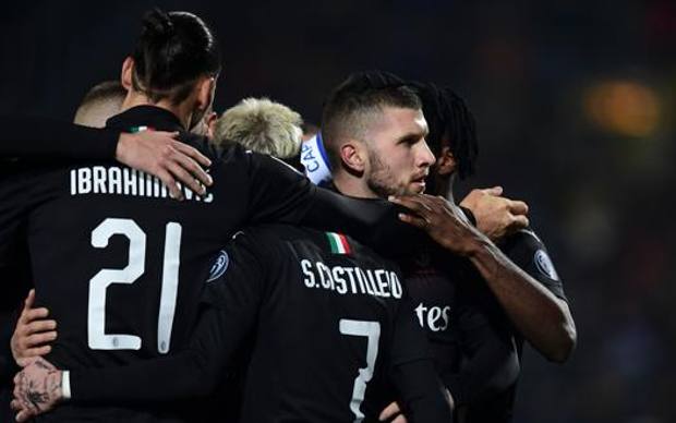 Rebic festeggia il gol-partita coi compagni. Afp Rebic festeggia il gol-partita coi compagni. Afp