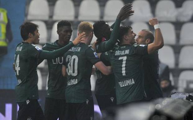 L'esultanza dei giocatori del Bologna. Getty L'esultanza dei giocatori del Bologna. Getty