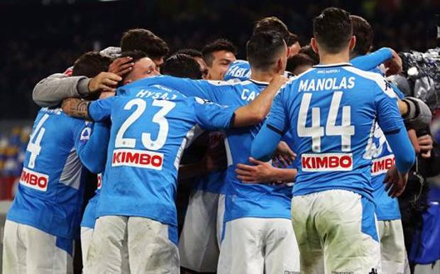 Il Napoli festeggia il gol di Zielinski. Epa Il Napoli festeggia il gol di Zielinski. Epa
