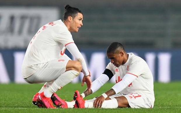 Douglas Costa si ferma a Verona: Ronaldo lo consola