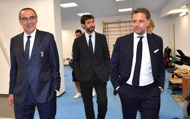 Maurizio Sari con Agnelli e Paratici. Getty