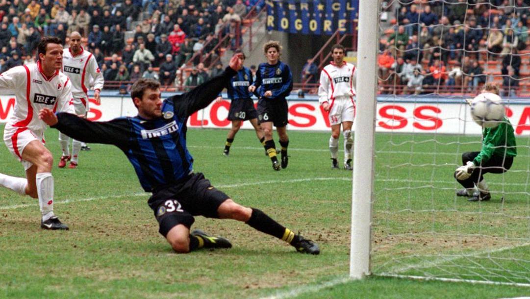 Christian Vieri, oggi 46 anni, qui con la maglia dell'Inter, vestita dal &lsquo;99 al 2005. Ap 