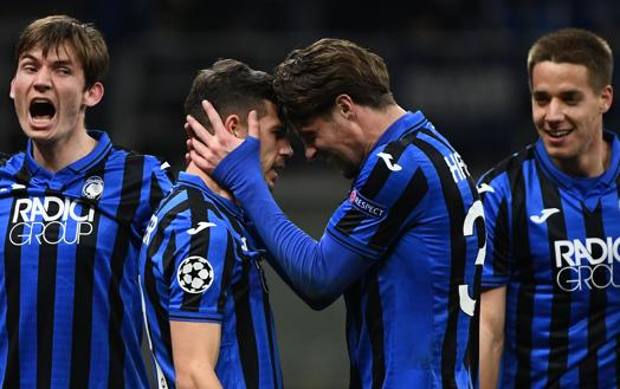 L’Atalanta esulta dopo il 3-0 di Freuler. Afp L’Atalanta esulta dopo il 3-0 di Freuler. Afp