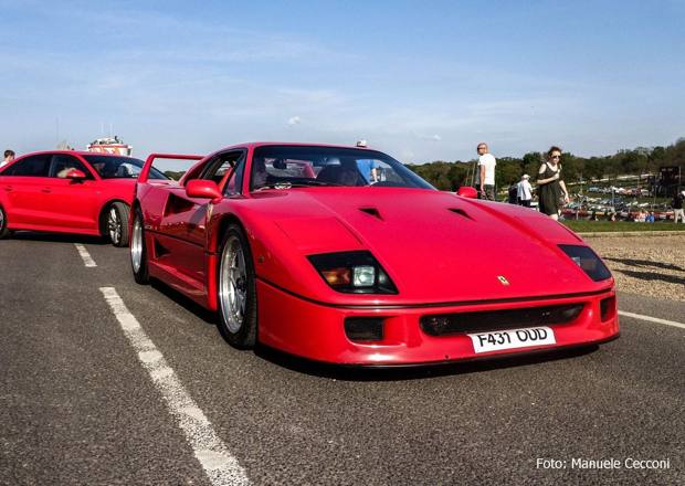 Un esemplare di Ferrari F40, fotografato nel paddock del circuito inglese di Brands Hatch. Cecconi Un esemplare di Ferrari F40, fotografato nel paddock del circuito inglese di Brands Hatch. Cecconi