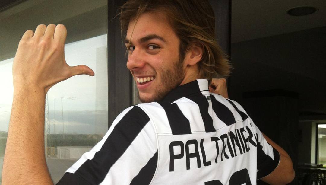 Gregorio Paltrinieri in una foto in maglia Juventus dopo l'Olimpiade di Rio 
