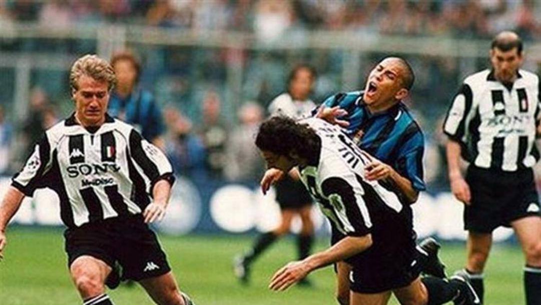 Il contatto Iuliano-Ronaldo nella sfida del 1998 